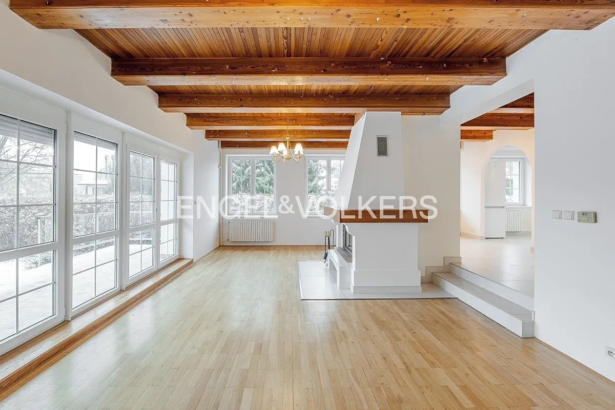 Pronájem rodinného domu 350 m², pozemek 761 m²